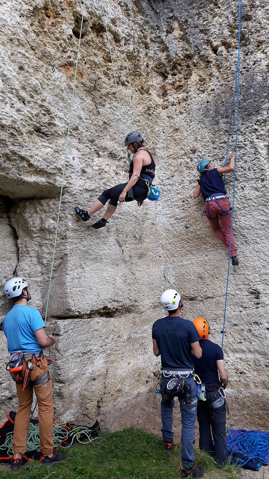 Grimpe en extérieur sur falaise